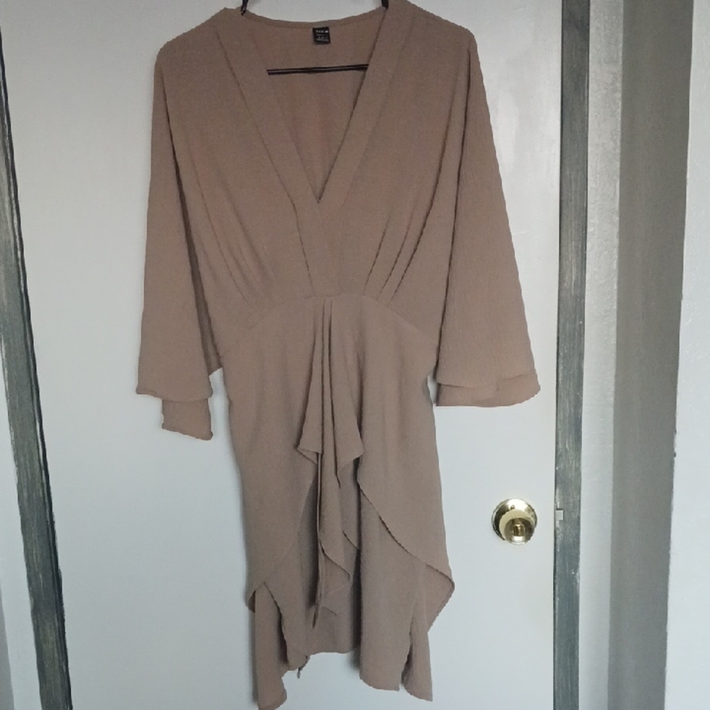 Shein Tan High Low V NECK FLOWY TOP